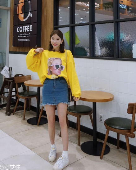 衛(wèi)衣搭配什么裙子好看？春日少女范兒盡顯