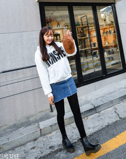 衛(wèi)衣搭配牛仔裙好看嗎？瞬間減齡變少女