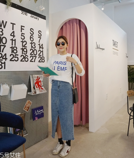衛(wèi)衣搭配牛仔裙好看嗎？瞬間減齡變少女