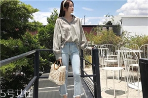 牛仔褲a和b有什么區(qū)別？牛仔褲版型大不同