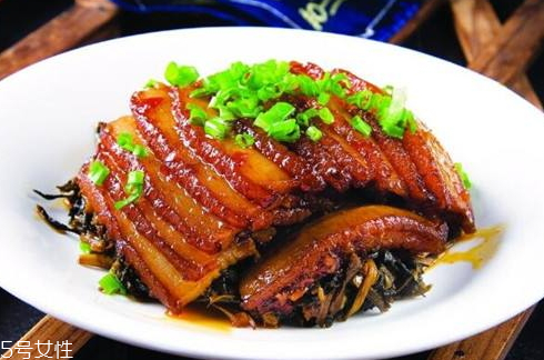 扣肉蒸多長時(shí)間 一個(gè)小時(shí)左右