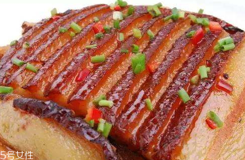 扣肉蒸多長時(shí)間 一個(gè)小時(shí)左右