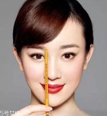怎么化標(biāo)準(zhǔn)眉？三點(diǎn)法打造親和眉形