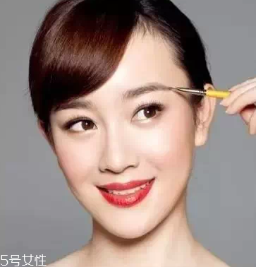 怎么化標(biāo)準(zhǔn)眉？三點(diǎn)法打造親和眉形