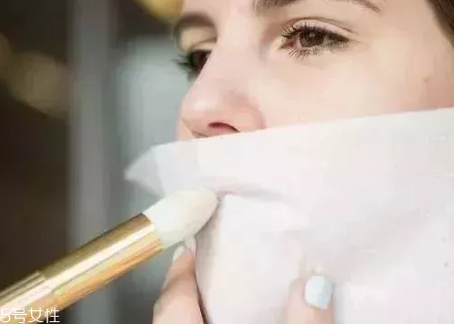 定妝粉用刷子好還是用粉撲好？新手用粉撲