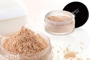 定妝粉用多了會怎么樣？妝效厚重不透氣