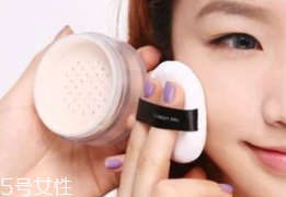 定妝粉用多了會怎么樣？妝效厚重不透氣