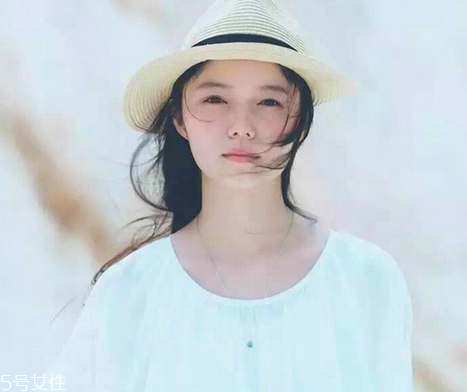 鹽系女生怎樣穿搭？清新無公害的鄰家女孩