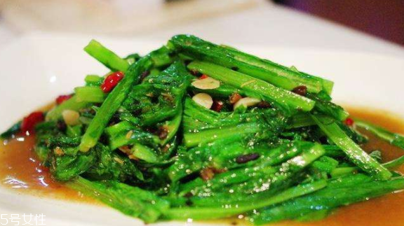 油麥菜怎么涼拌好吃？加點(diǎn)麻醬調(diào)味