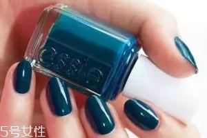 綠色指甲油顯手黑嗎？反光深綠色適合黃皮