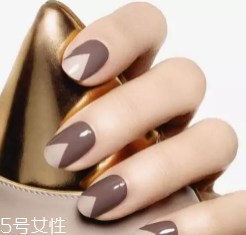 綠色指甲油顯手黑嗎？反光深綠色適合黃皮