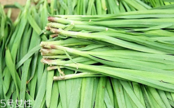 韭菜沒熟吃了會(huì)怎么樣？生韭菜很辛辣