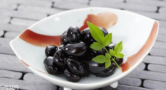 黑豆泡醋用什么醋最好？不要用白醋