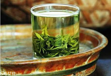獅峰龍井多少錢(qián)一斤 普通的明前茶1500浮動(dòng)
