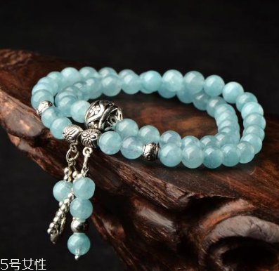 藍(lán)水晶手鏈多少錢？普通的百元以內(nèi)