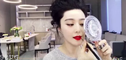口紅干了嘴脫皮怎么辦？4步打造水潤(rùn)雙唇
