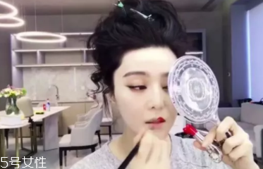 口紅干了嘴脫皮怎么辦？4步打造水潤(rùn)雙唇