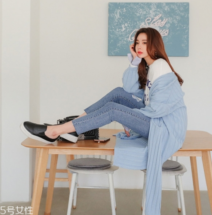 淺藍色毛衣怎么搭配？簡約配色彰顯氣質(zhì)