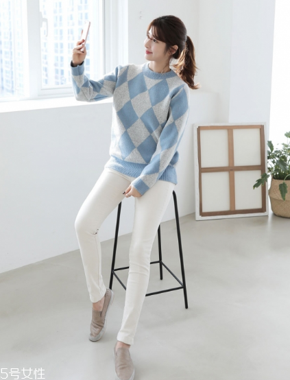 格子毛衣怎么搭配？盡顯減齡學(xué)院風(fēng)