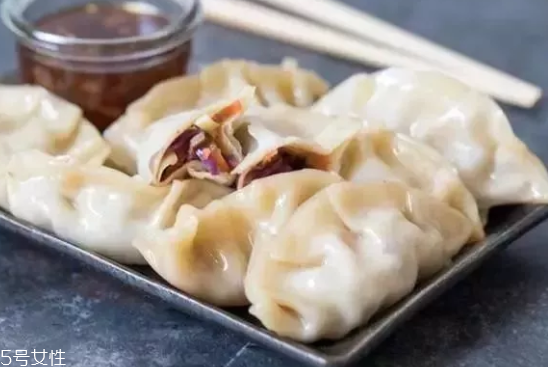 餃子餡可以放雞精嗎？會危害健康