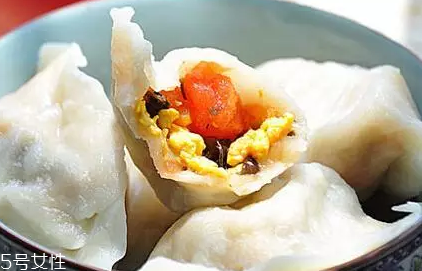 餃子餡先放水還是先放油？油是最后放的調(diào)料