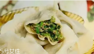 餃子餡先放水還是先放油？油是最后放的調(diào)料
