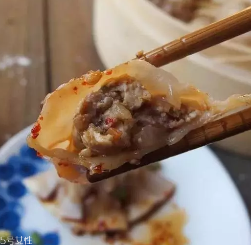餃子餡先放水還是先放油？油是最后放的調(diào)料