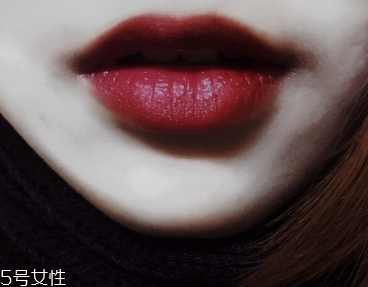 唇部顏色深用什么口紅？chanel絲絨口紅62號(hào)不怕唇深