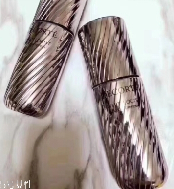 曲酸可以白天用嗎？曲酸可以和vc一起用嗎