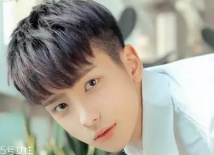 男士怎么樣設(shè)計發(fā)型好看？4款帥氣穩(wěn)重發(fā)型