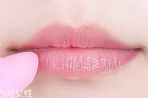 變色潤唇膏有害嗎？好的品牌孕婦都能用