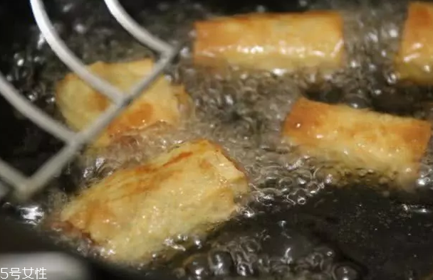 豆腐皮能油炸嗎？火候太猛容易炸糊