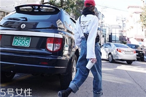 牛仔褲穿著掉色怎么辦？輕度掉色是正常的
