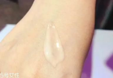 雅詩(shī)蘭黛線雕精華和小棕瓶哪個(gè)好？一起使用效果佳