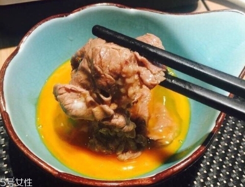 壽喜鍋生雞蛋怎么吃？壽喜燒蘸生雞蛋最美味