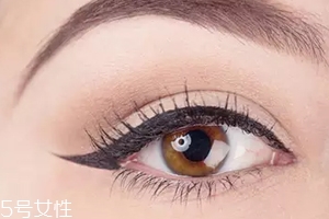 眼線眼尾怎么畫好看？用透明膠畫出優(yōu)美弧度