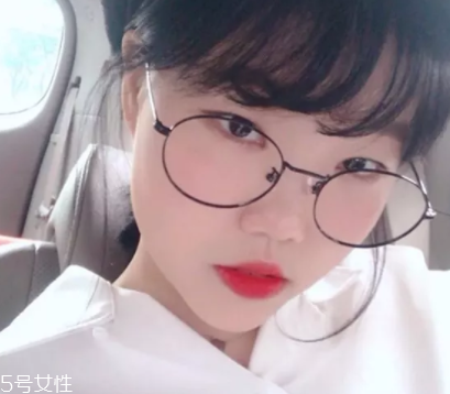 戴眼鏡好看還是不戴眼鏡好看？寬眼距戴眼鏡很精致