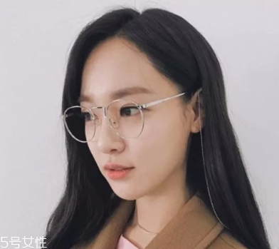 戴眼鏡好看還是不戴眼鏡好看？寬眼距戴眼鏡很精致