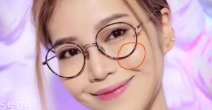 戴眼鏡好看還是不戴眼鏡好看？寬眼距戴眼鏡很精致
