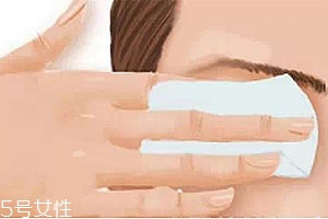 卸眼妝眼睛刺痛怎么辦？5款溫和不刺激的眼部卸妝推薦