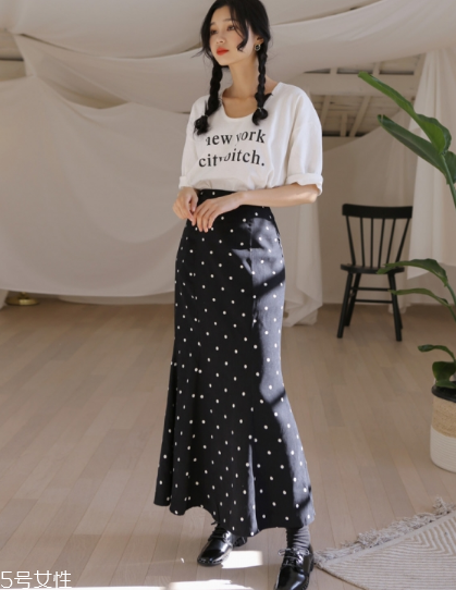 波點(diǎn)裙搭配什么上衣？復(fù)古混搭風(fēng)女王
