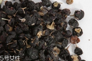 黑枸杞會(huì)泡成白色嗎？有這個(gè)可能