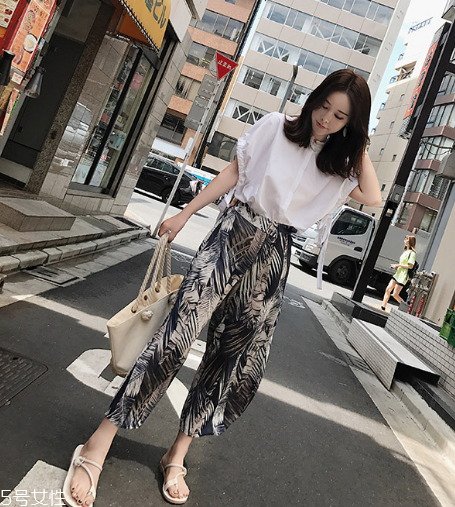 印花單品怎么搭配？感受春夏的浪漫情緣
