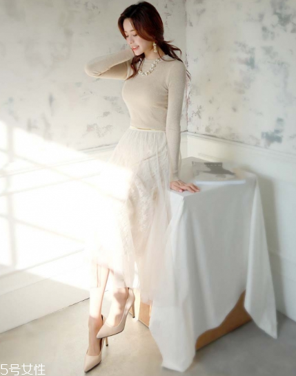 蕾絲長裙配什么鞋子？為你加足時(shí)髦指數(shù)