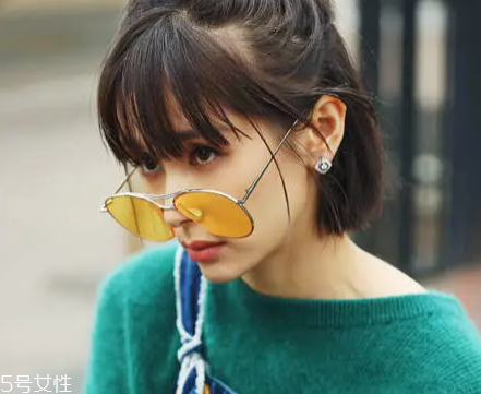 戴眼鏡怎么化妝好看？這么化妝比戴美瞳還美貌