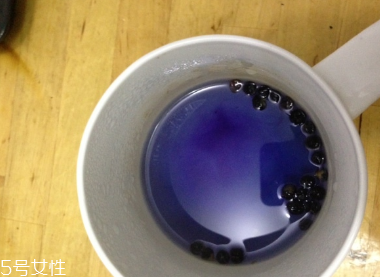 黑枸杞能和菊花一起泡嗎？這個(gè)搭配沒(méi)毛病