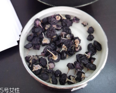 黑枸杞能和菊花一起泡嗎？這個(gè)搭配沒(méi)毛病