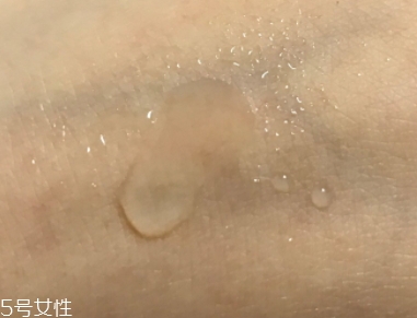 純露可以當(dāng)噴霧嗎？隨時(shí)為你補(bǔ)充水分