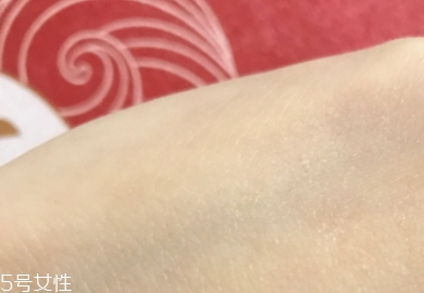 純露可以當(dāng)噴霧嗎？隨時(shí)為你補(bǔ)充水分