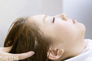 頭發(fā)干燥用什么護(hù)發(fā)素？滋潤(rùn)保濕型